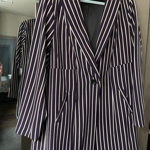 Torrid Navy and White Striped Blazer ‎✿ܓ Nice Weight, Lined